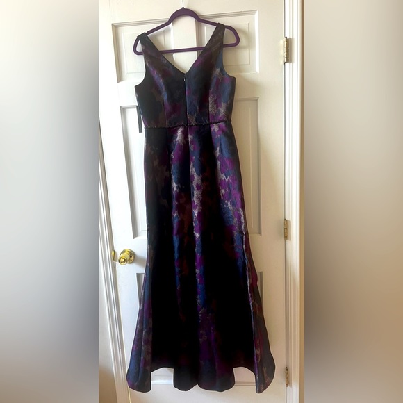 Evening gown - Picture 2 of 3